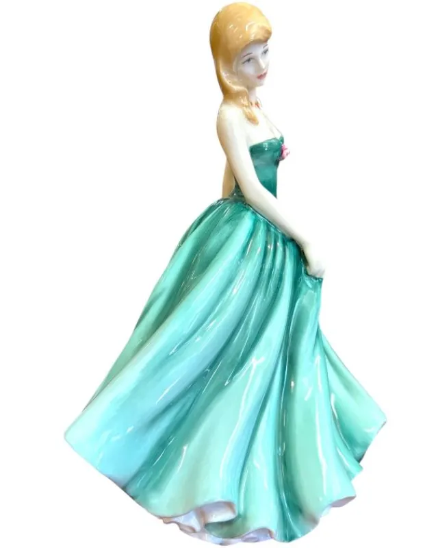 Sale Royal Doulton 2002 Figurine of the Year - Sarah HN3978 Pottery-Porcelain-China