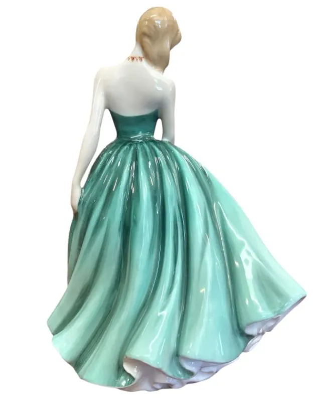 Sale Royal Doulton 2002 Figurine of the Year - Sarah HN3978 Pottery-Porcelain-China